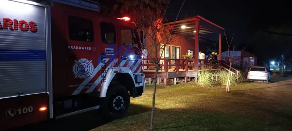 Bomberos evitaron que un principio de incendio provocara daños mayores en una cabaña