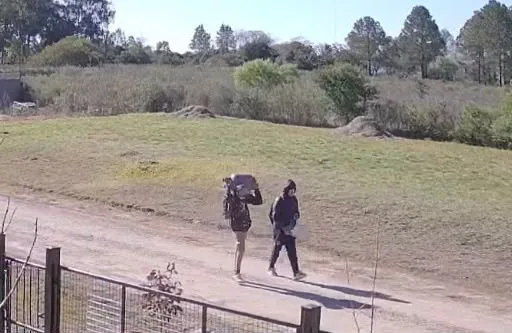 Delincuentes entraron a robar en tres viviendas de Loma Verde y fueron corridos por los vecinos