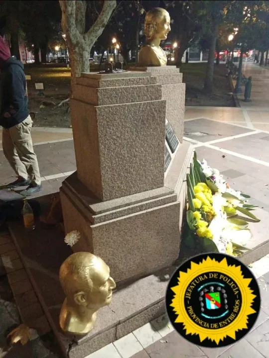 Dañaron el busto de Juan Domingo Perón y tres jóvenes quedaron involucrados en la causa