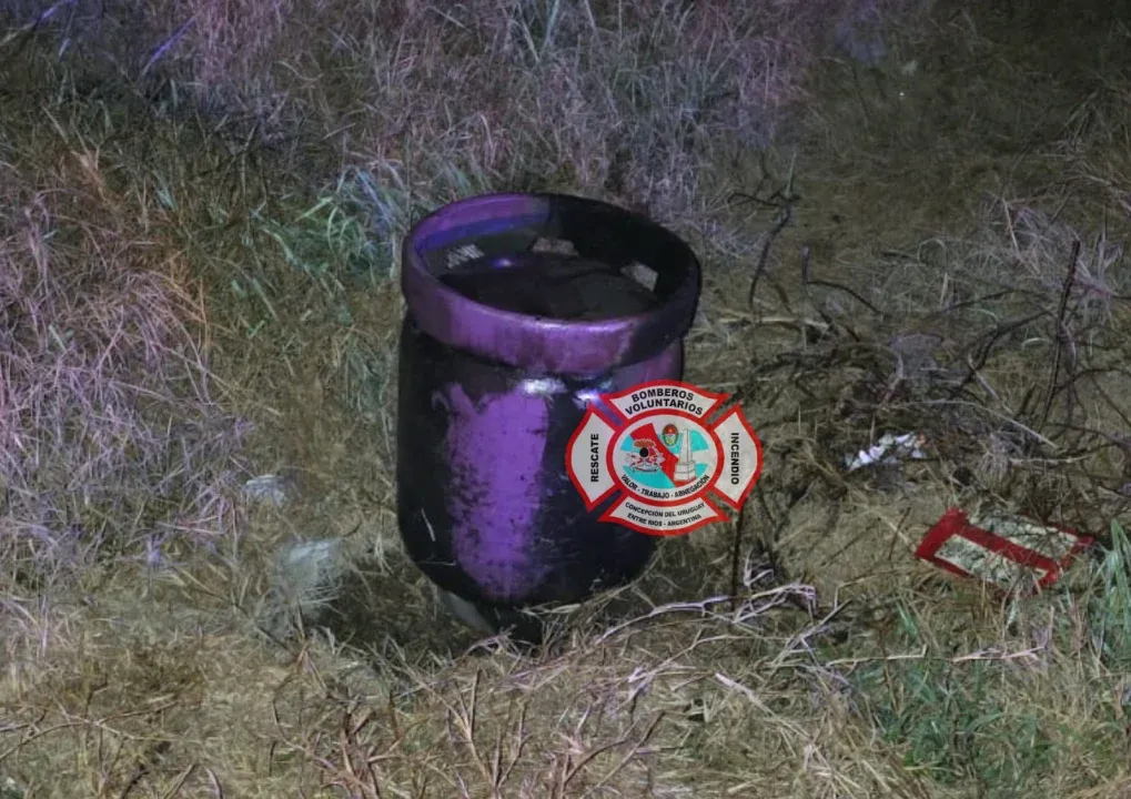 Rápido accionar evitó daños mayores tras el incendio de una garrafa en el barrio 50 Viviendas