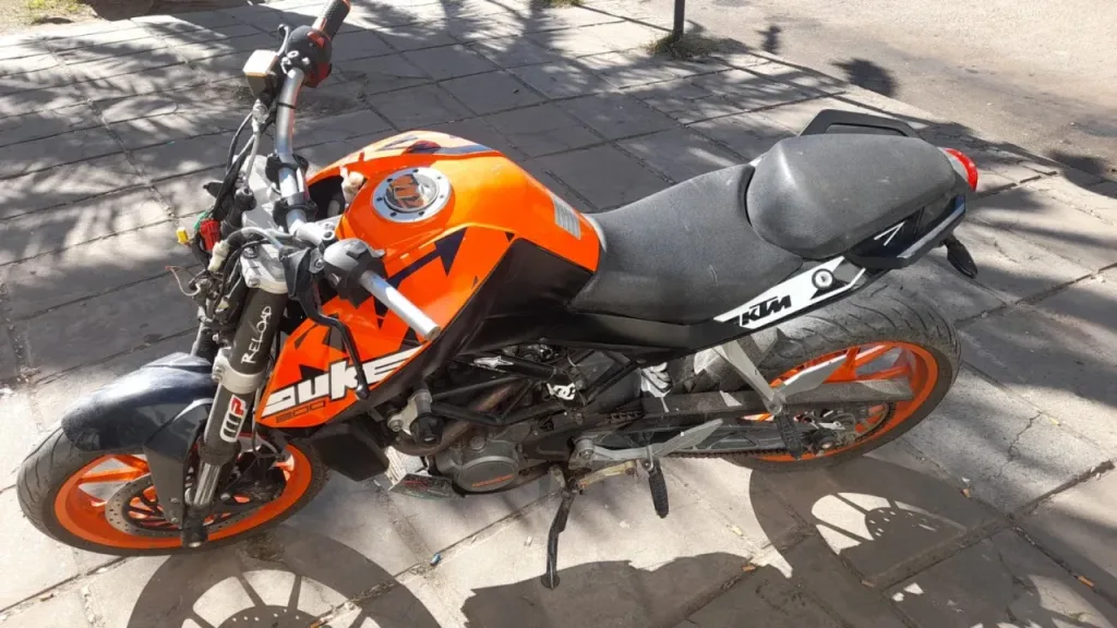 Recuperaron una motocicleta robada tras una persecución y una insólita devolución