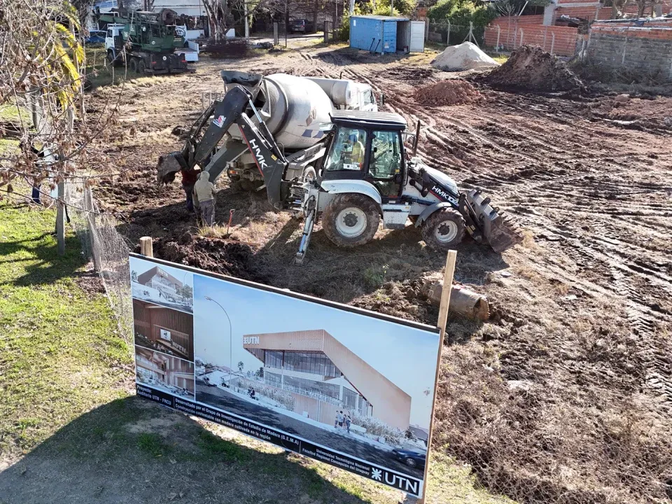 Comenzó la construcción del nuevo auditorio de la UTN FRCU