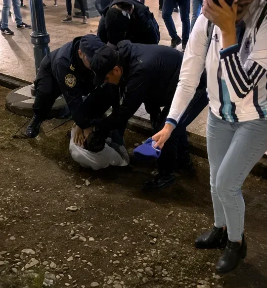 Dos detenidos y una policía lesionada durante los festejos en Plaza Ramírez