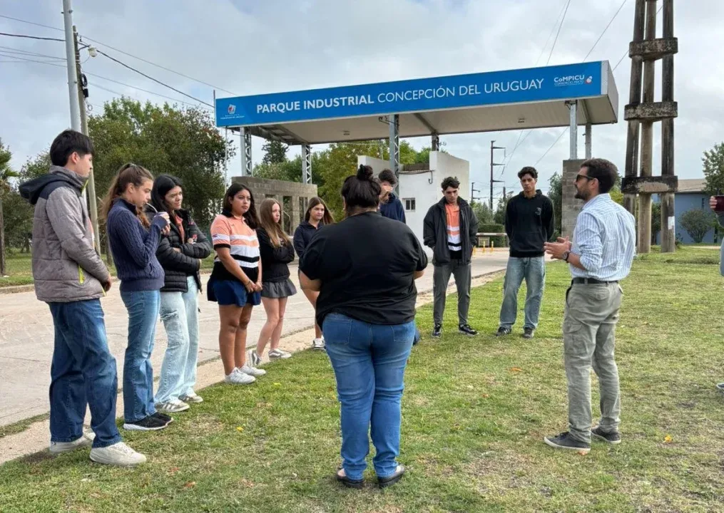 Visita de delegaciones estudiantiles al parque industrial